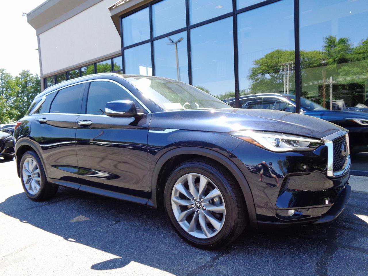 Used 2021 INFINITI QX50 Luxe AWD/4WD image 3