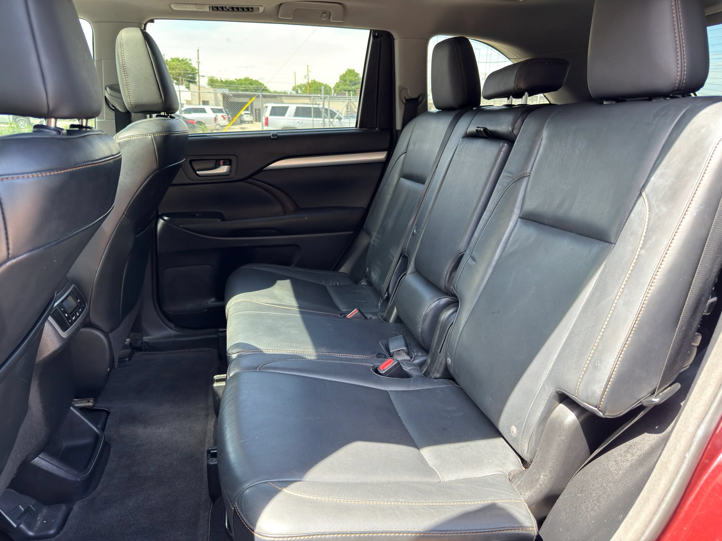 Used 2015 Toyota Highlander XLE FWD image 18