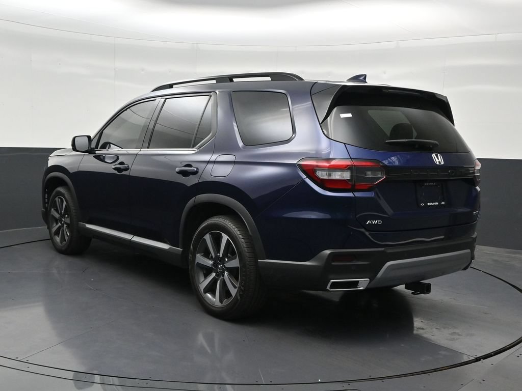 Used 2025 Honda Pilot Touring image 3