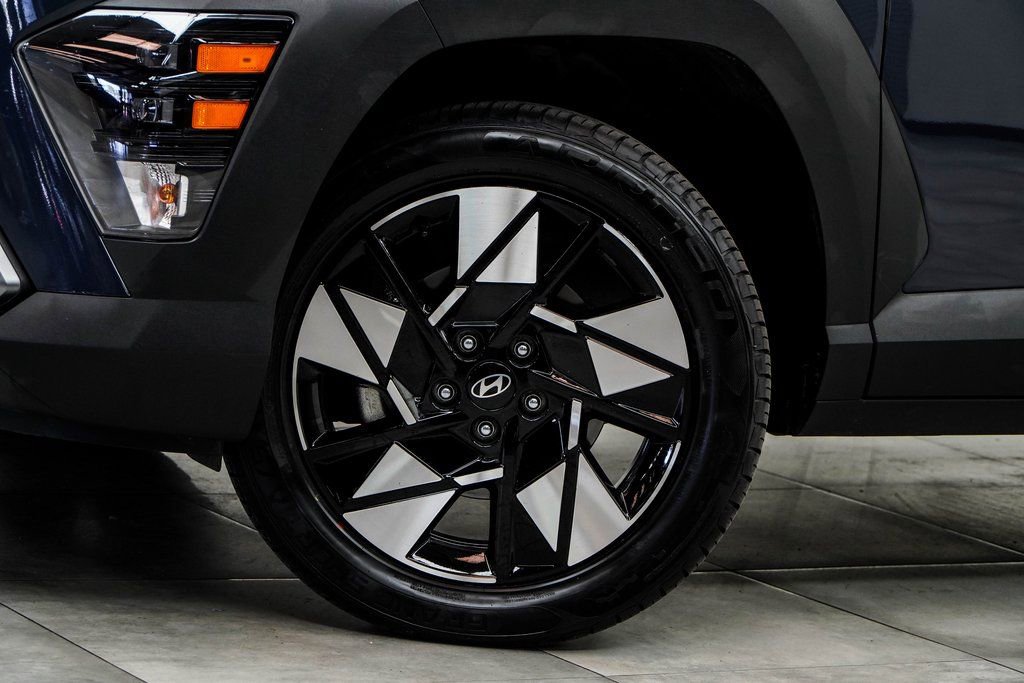 Used 2025 Hyundai Kona SEL image 3