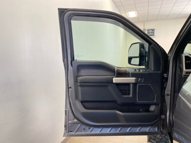 Used 2022 Ford F250 Lariat w/ Black Appearance Package image 17