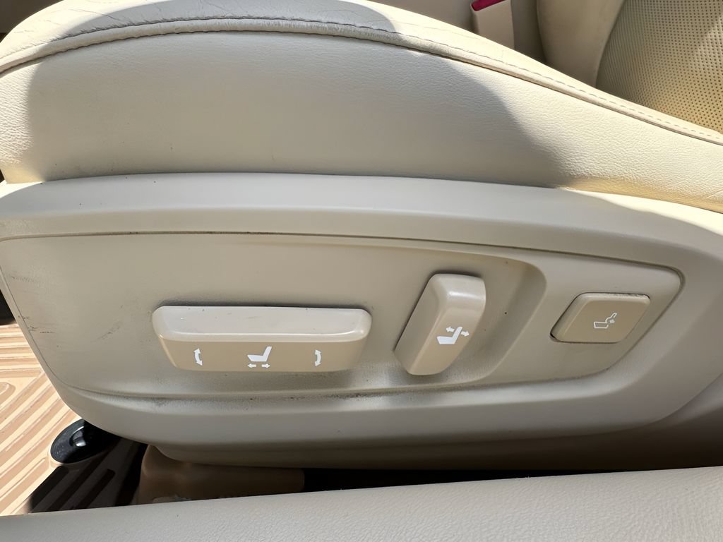 Used 2014 Lexus ES 350 w/ Luxury Package FWD image 10