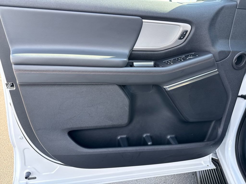 Used 2025 Ford Expedition Active image 12