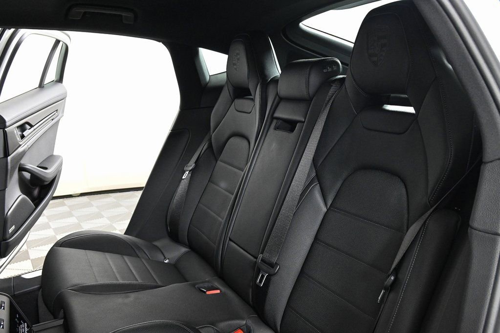 Used 2025 Porsche Panamera RWD image 22
