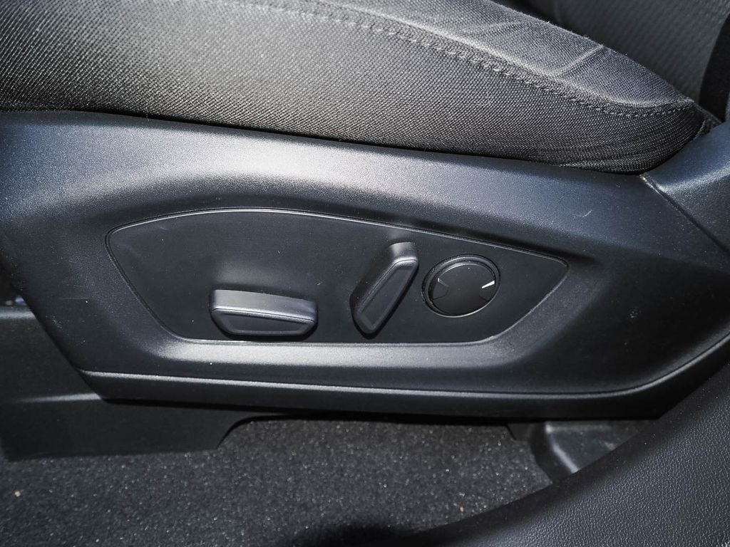 Used 2023 Ford Explorer XLT image 28