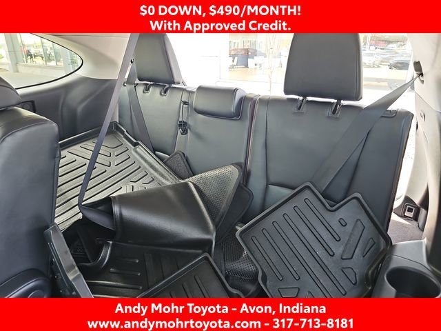 Used 2020 Toyota Highlander XLE image 29