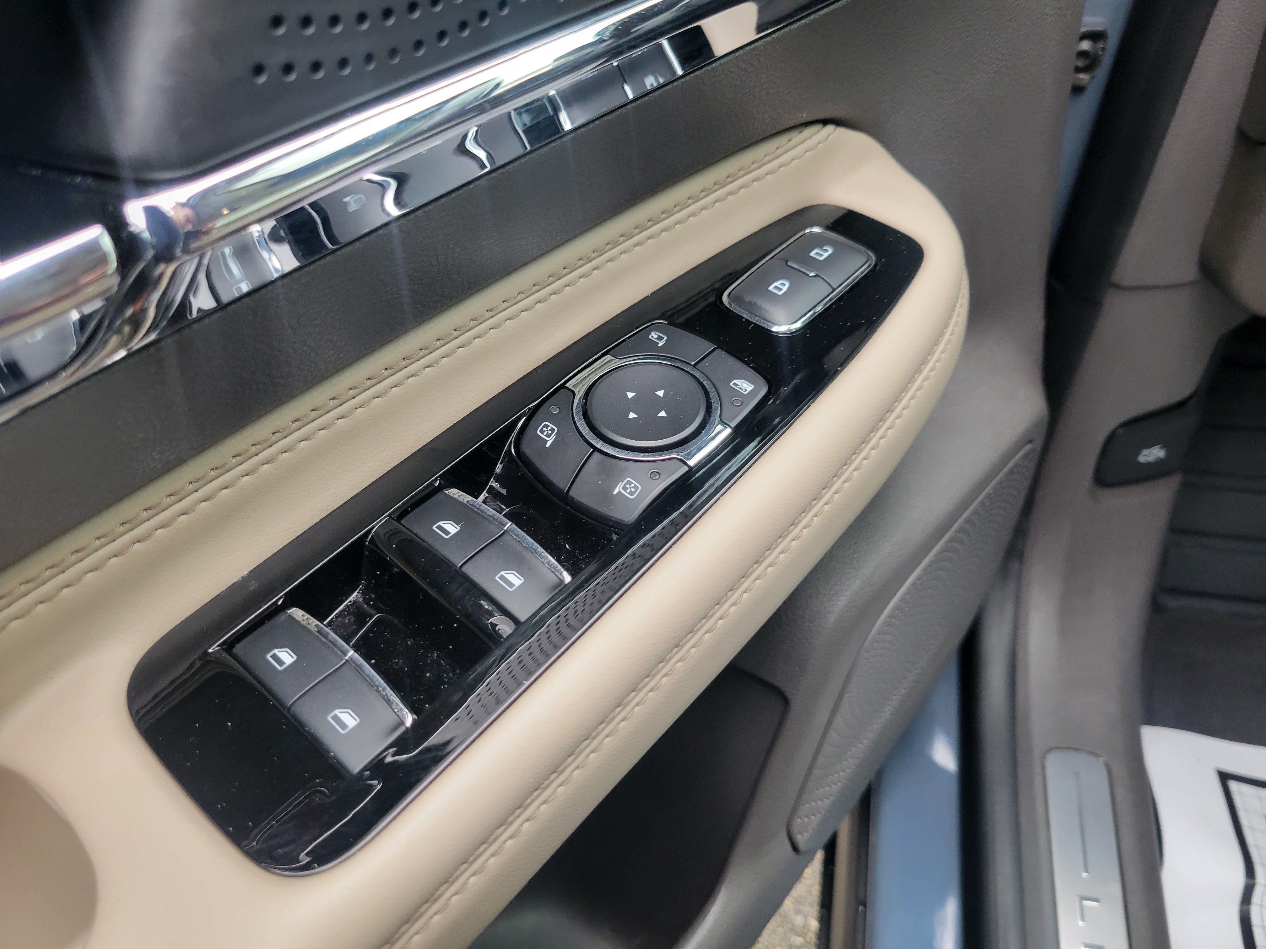 Certified 2024 Lincoln Corsair Reserve FWD image 14