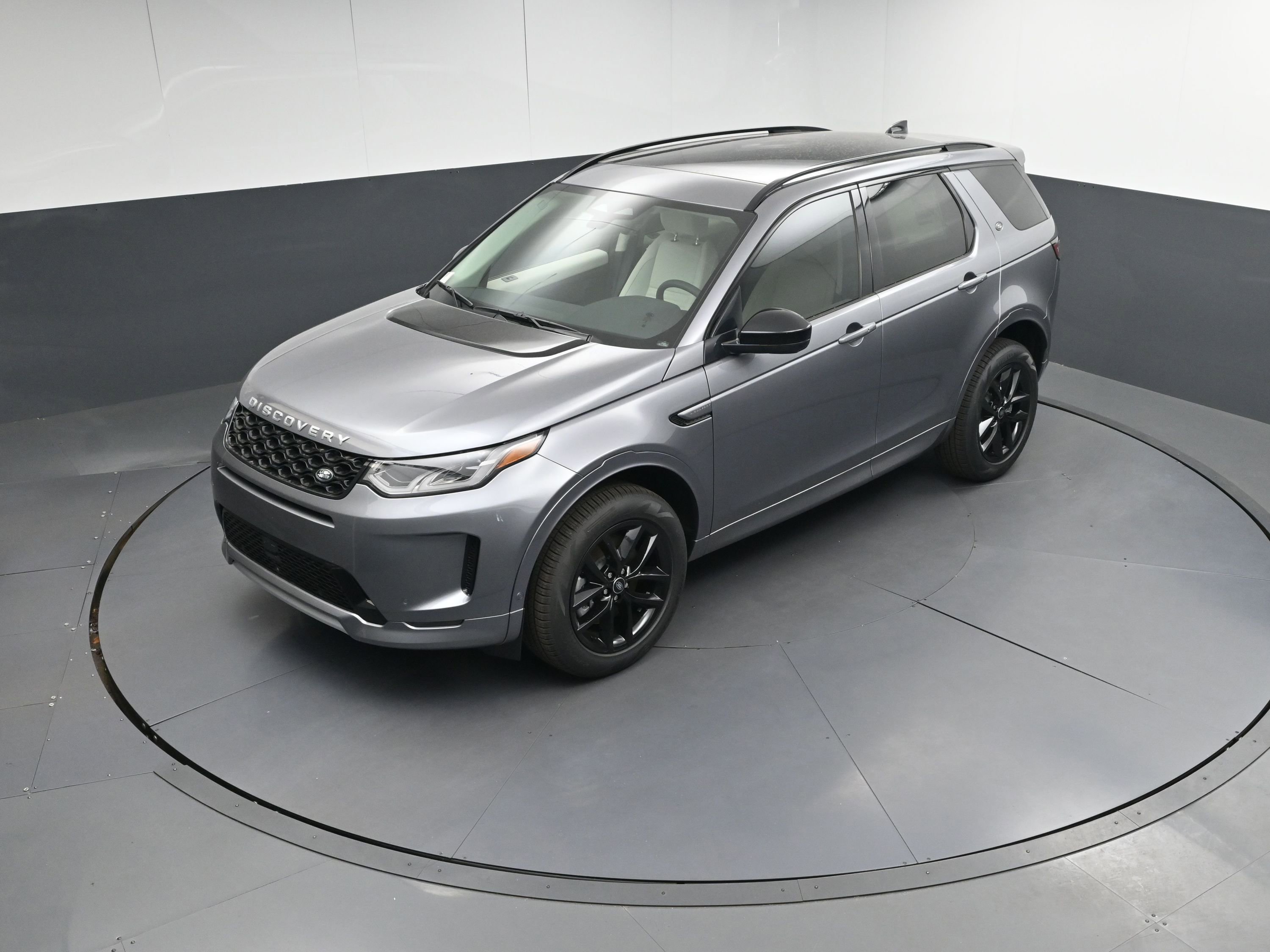 New 2025 Land Rover Discovery Sport S image 30