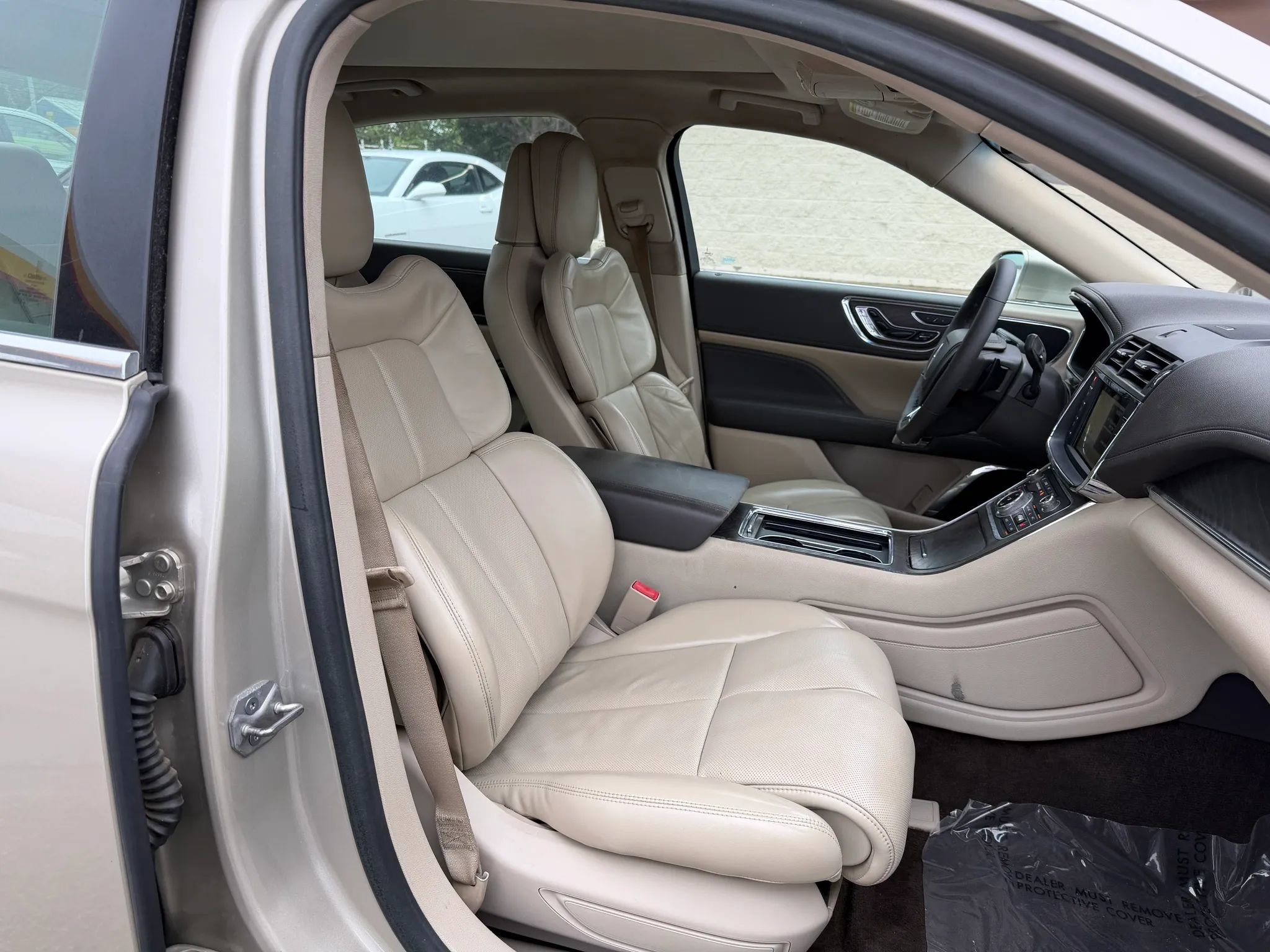 Used 2017 Lincoln Continental Reserve w/ Technology Package FWD image 32