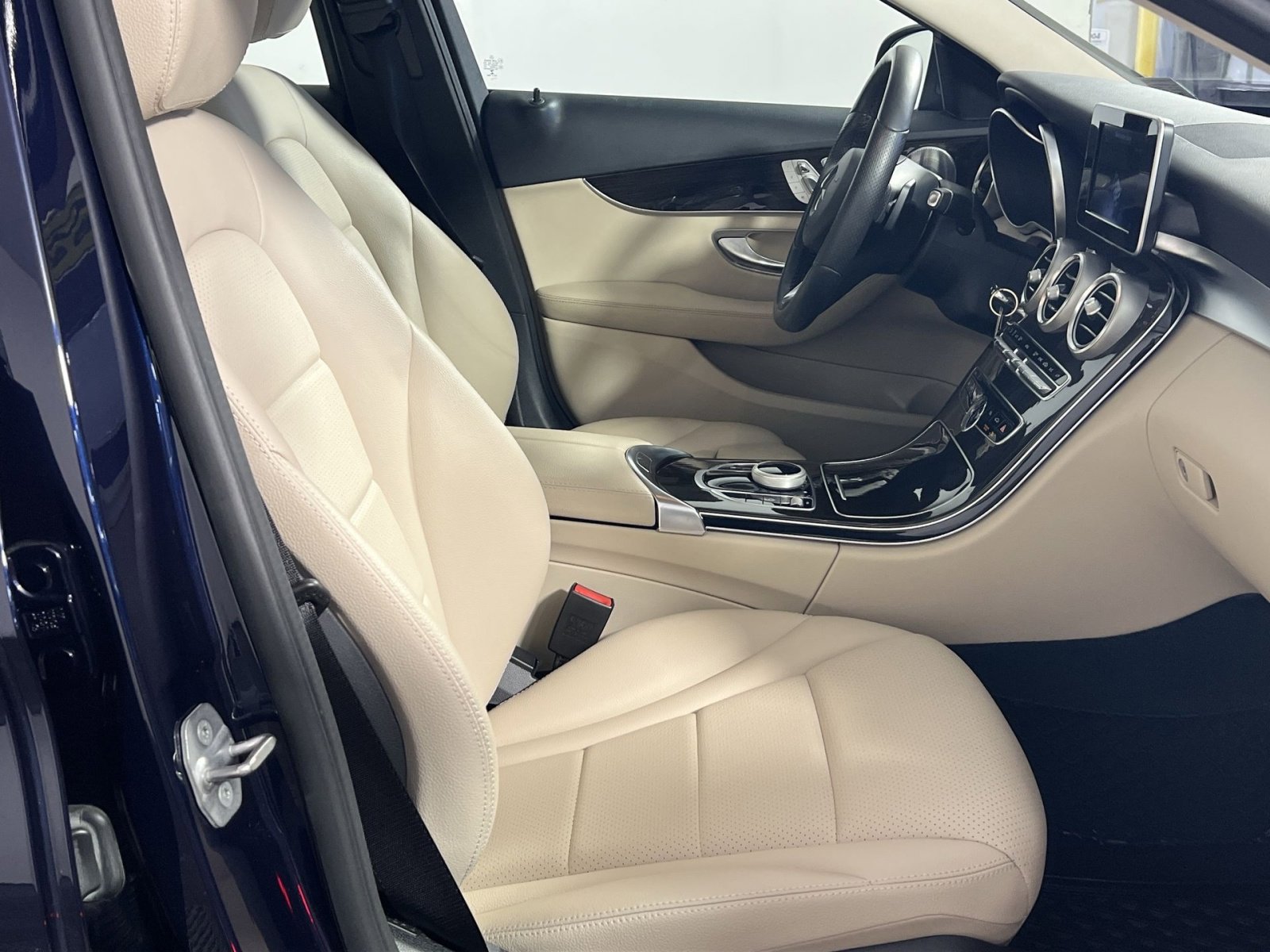 Used 2018 Mercedes-Benz C 300 4MATIC Sedan w/ Premium Package image 28