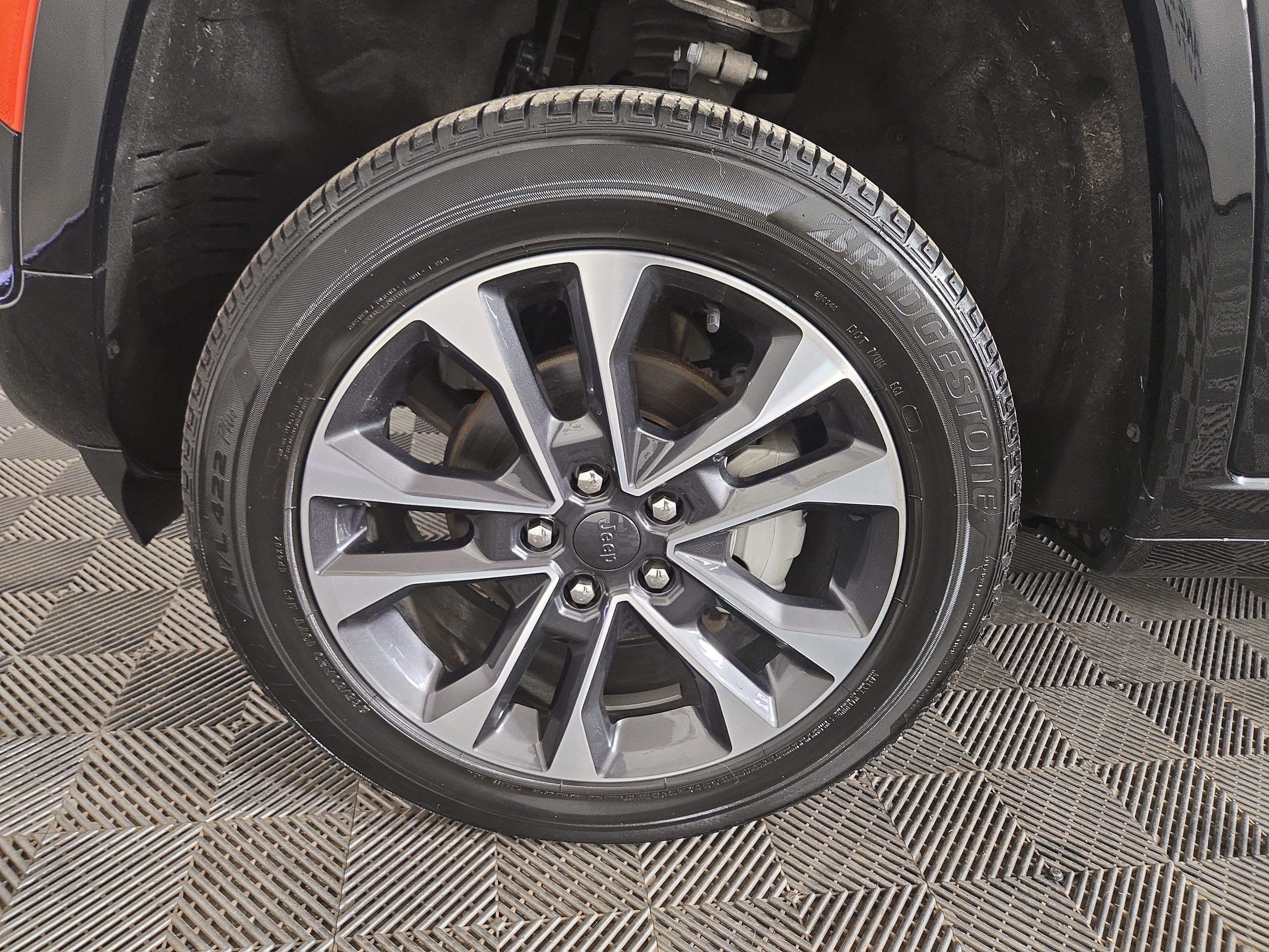 Used 2023 Jeep Grand Cherokee Overland AWD/4WD image 35
