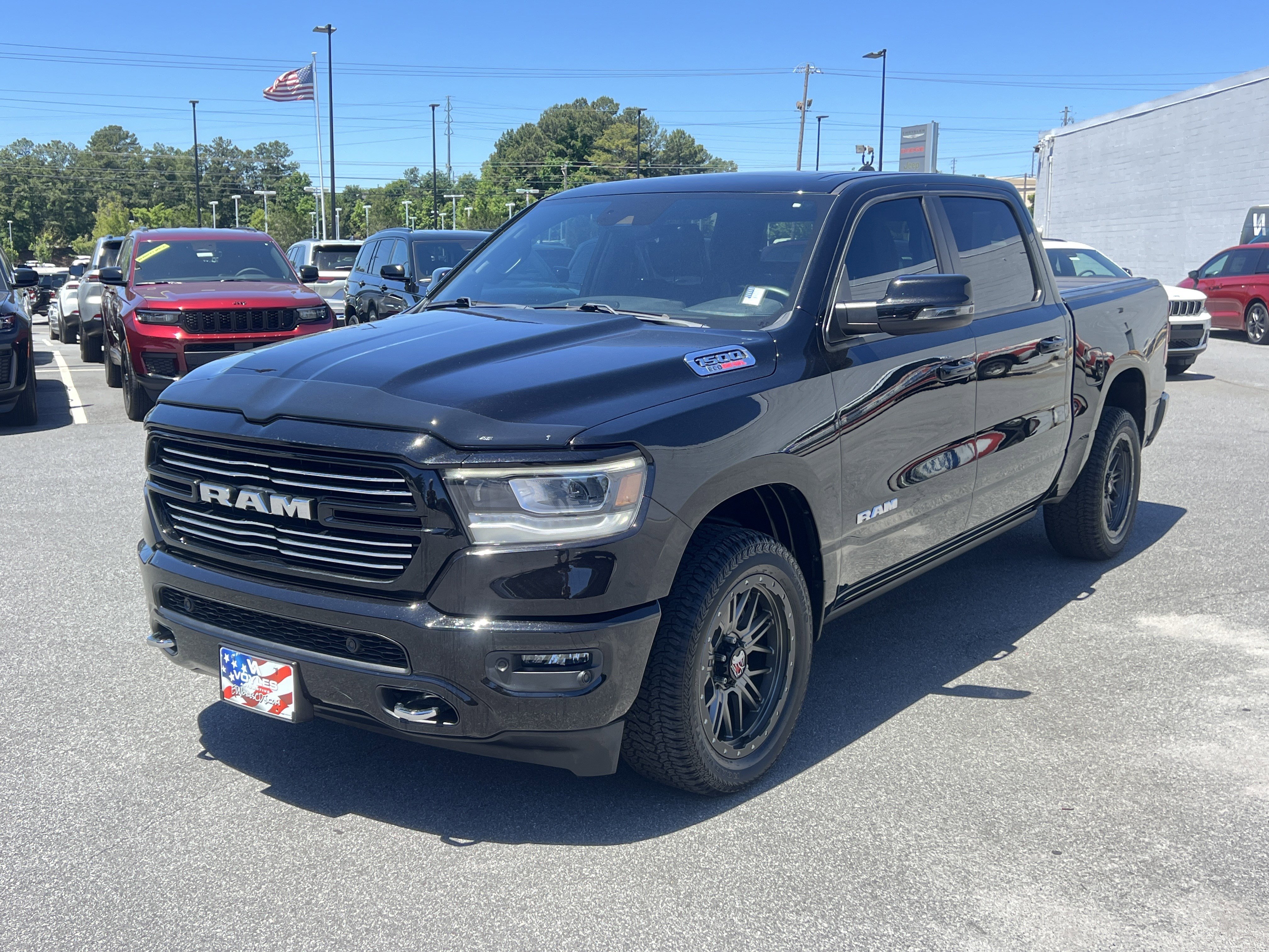 Used 2023 RAM 1500 Laramie AWD/4WD image 3