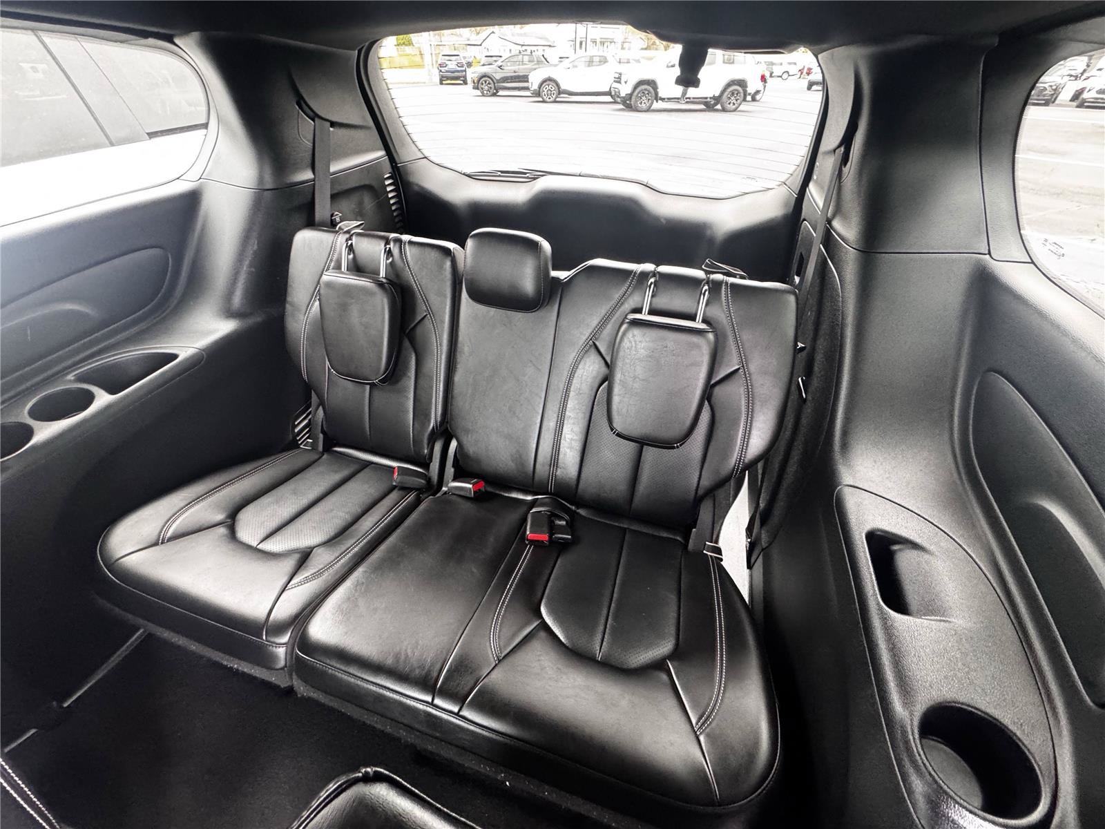Used 2025 Chrysler Pacifica Select FWD image 8