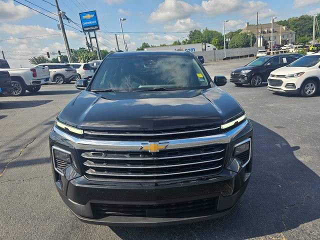 Used 2025 Chevrolet Traverse LT FWD image 3
