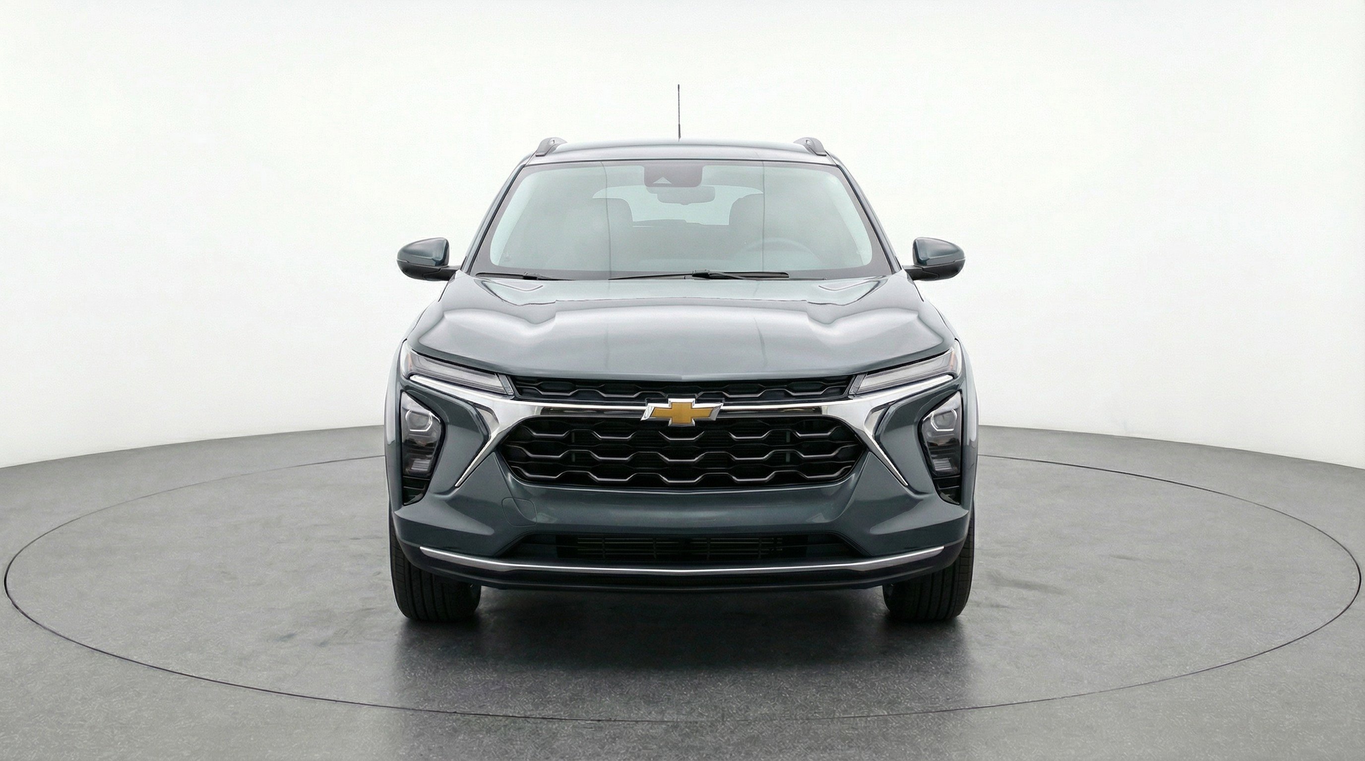 Used 2025 Chevrolet Trax LT image 2