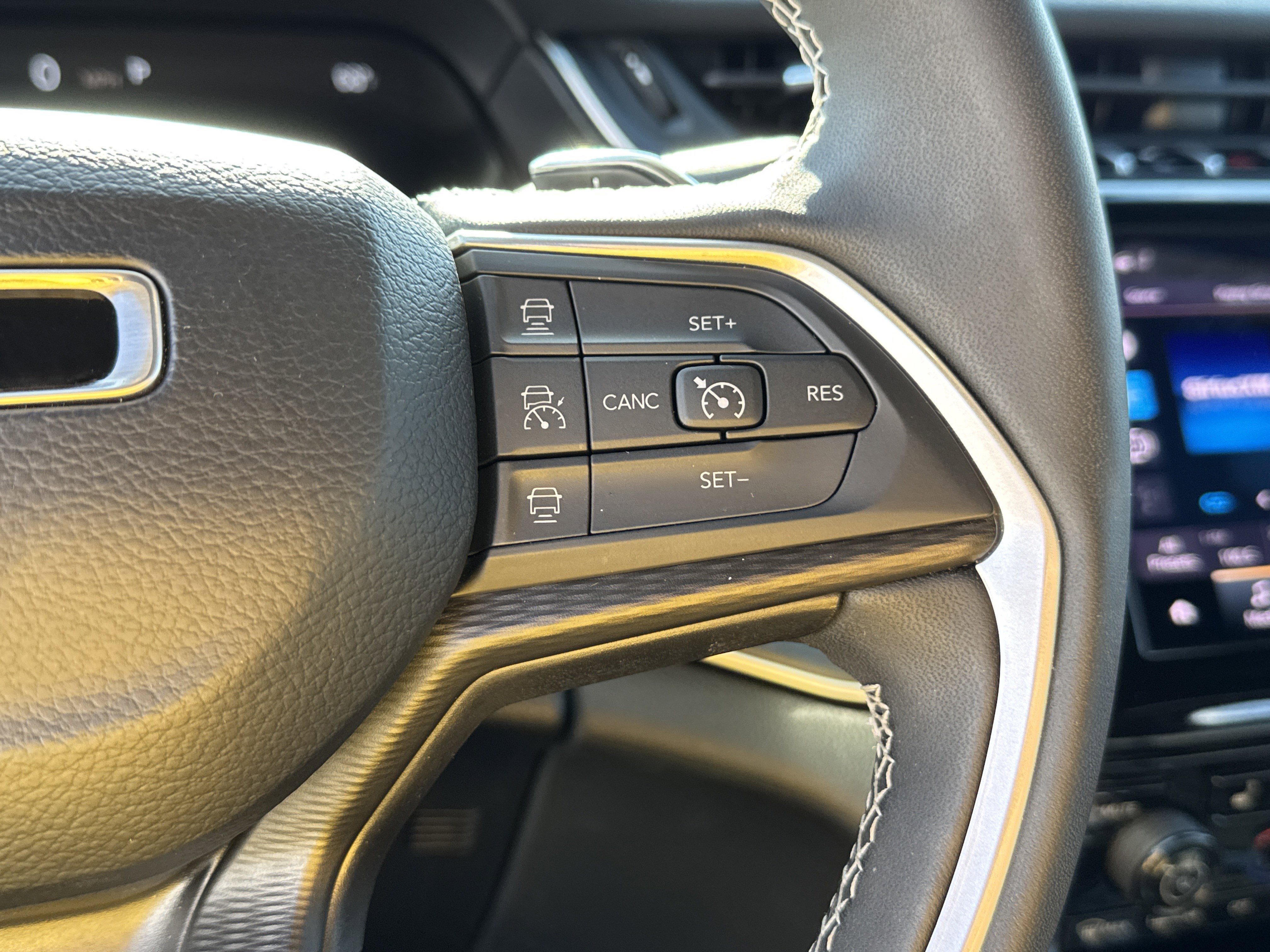 Used 2025 Jeep Grand Cherokee Laredo w/ Luxury Tech Group I image 30