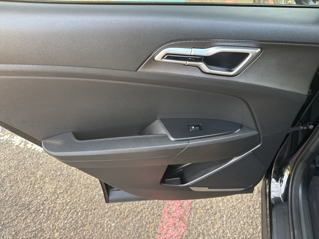 Used 2024 Kia Sportage LX image 23