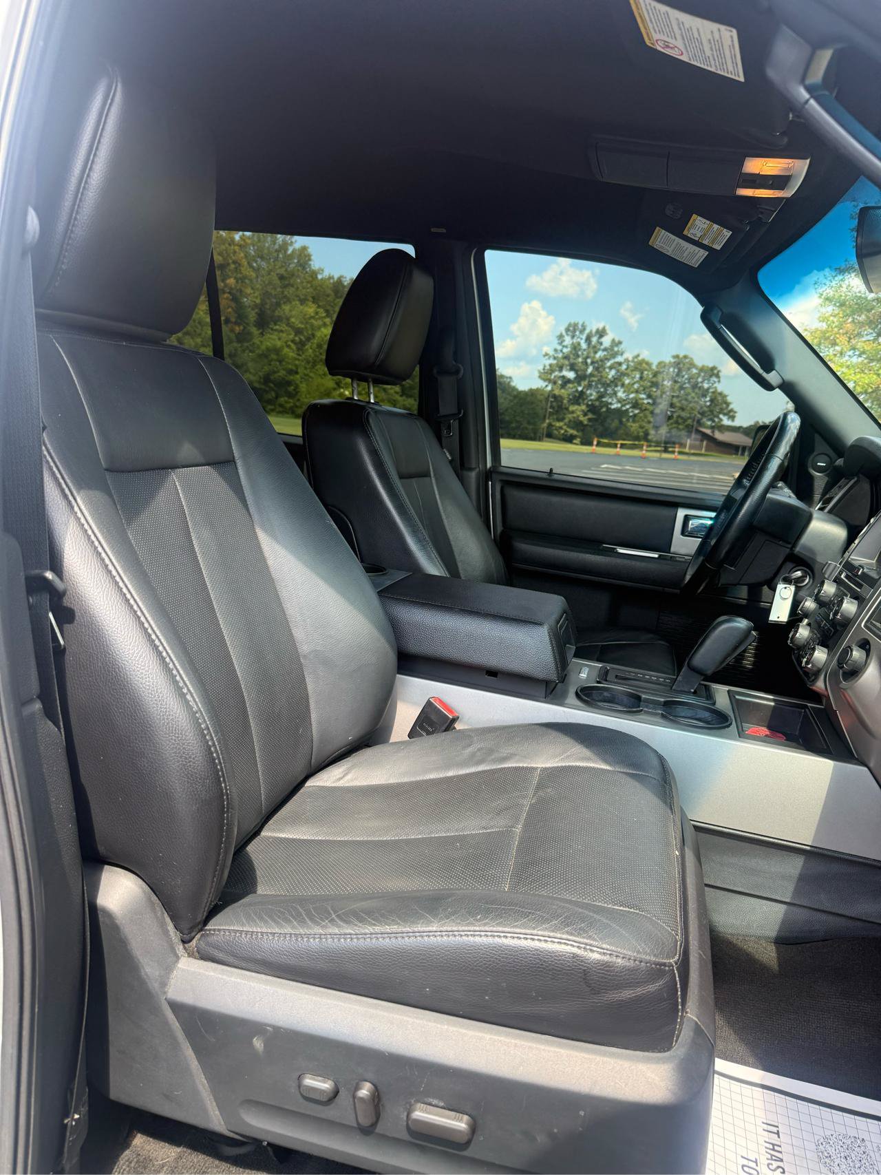 Used 2017 Ford Expedition EL XLT w/ Equipment Group 202A AWD/4WD image 10