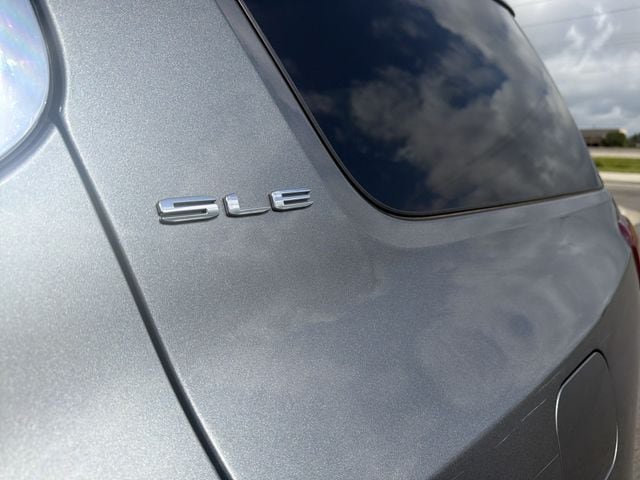 Used 2021 GMC Acadia SLE FWD image 20