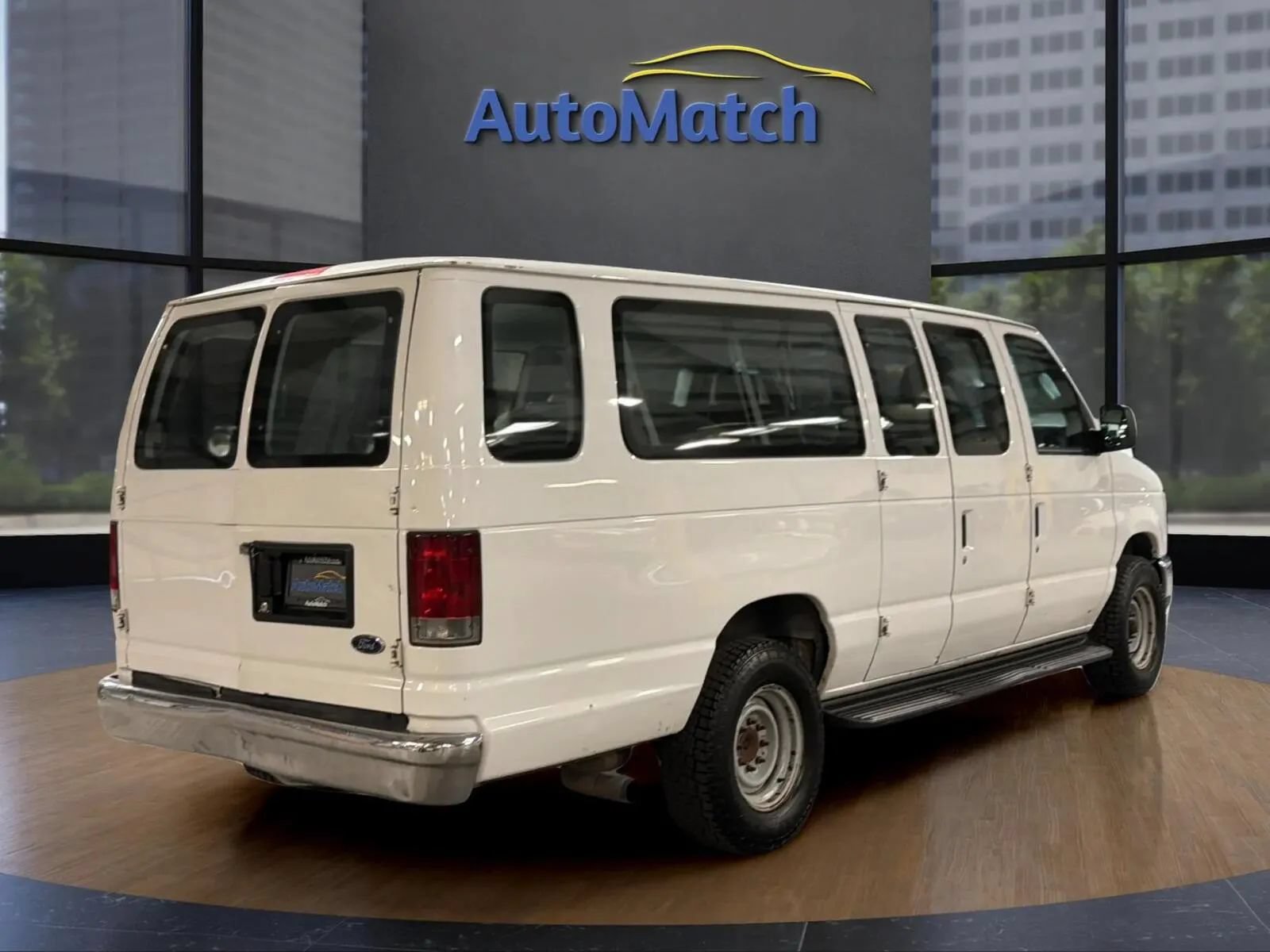 Used 2009 Ford E-350 and Econoline 350 XLT RWD image 10
