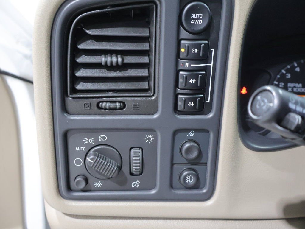 Used 2004 Chevrolet Silverado 1500 LS w/ Light Duty Power Package AWD/4WD image 27