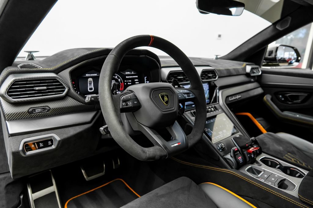 Used 2023 Lamborghini Urus Performante AWD/4WD image 7