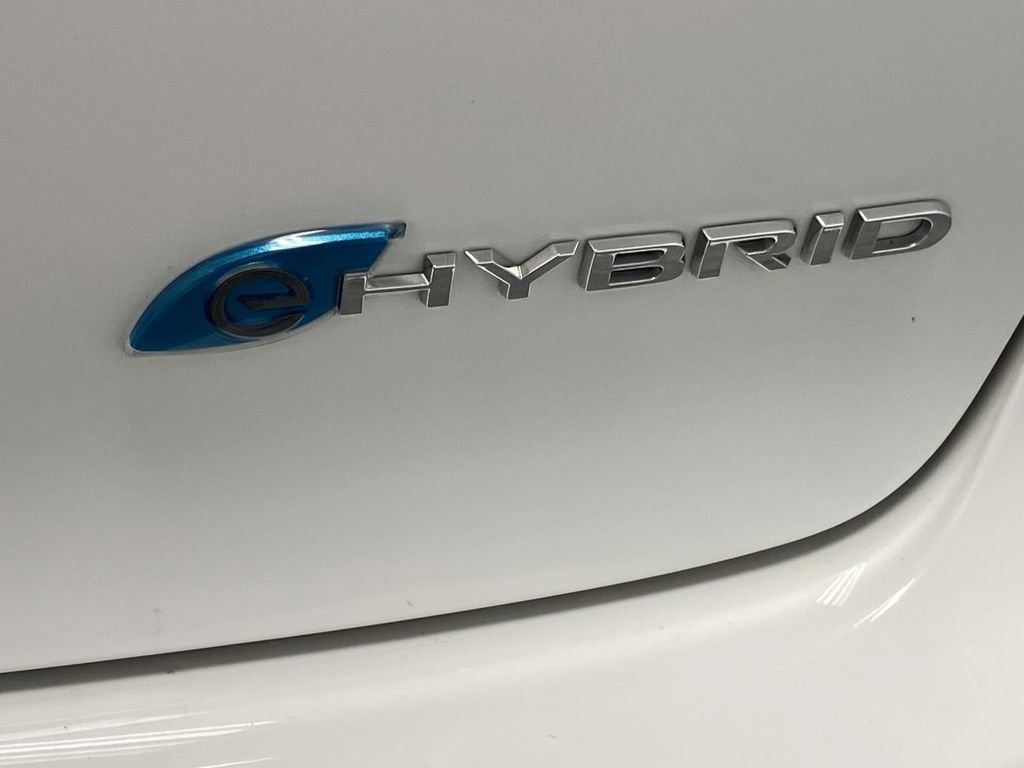 Used 2024 Chrysler Pacifica Select image 11