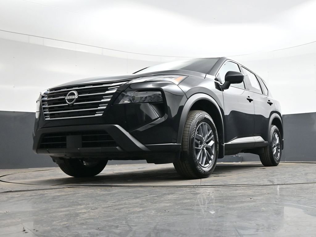 Used 2024 Nissan Rogue S image 39