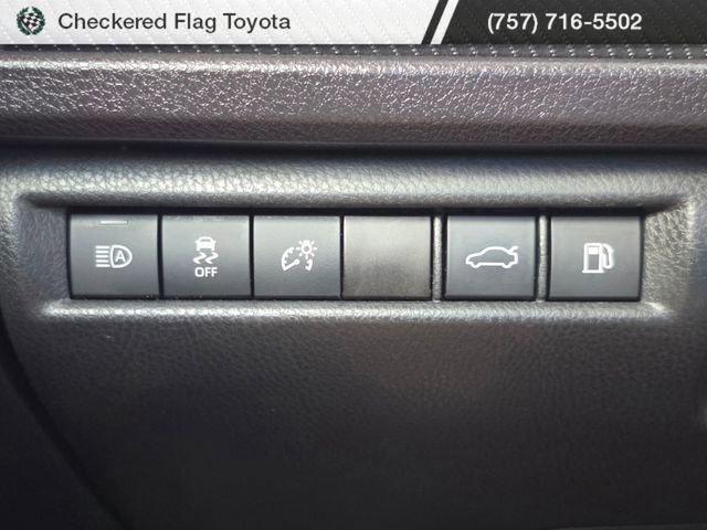 Used 2025 Toyota Camry SE w/ Convenience Package image 28
