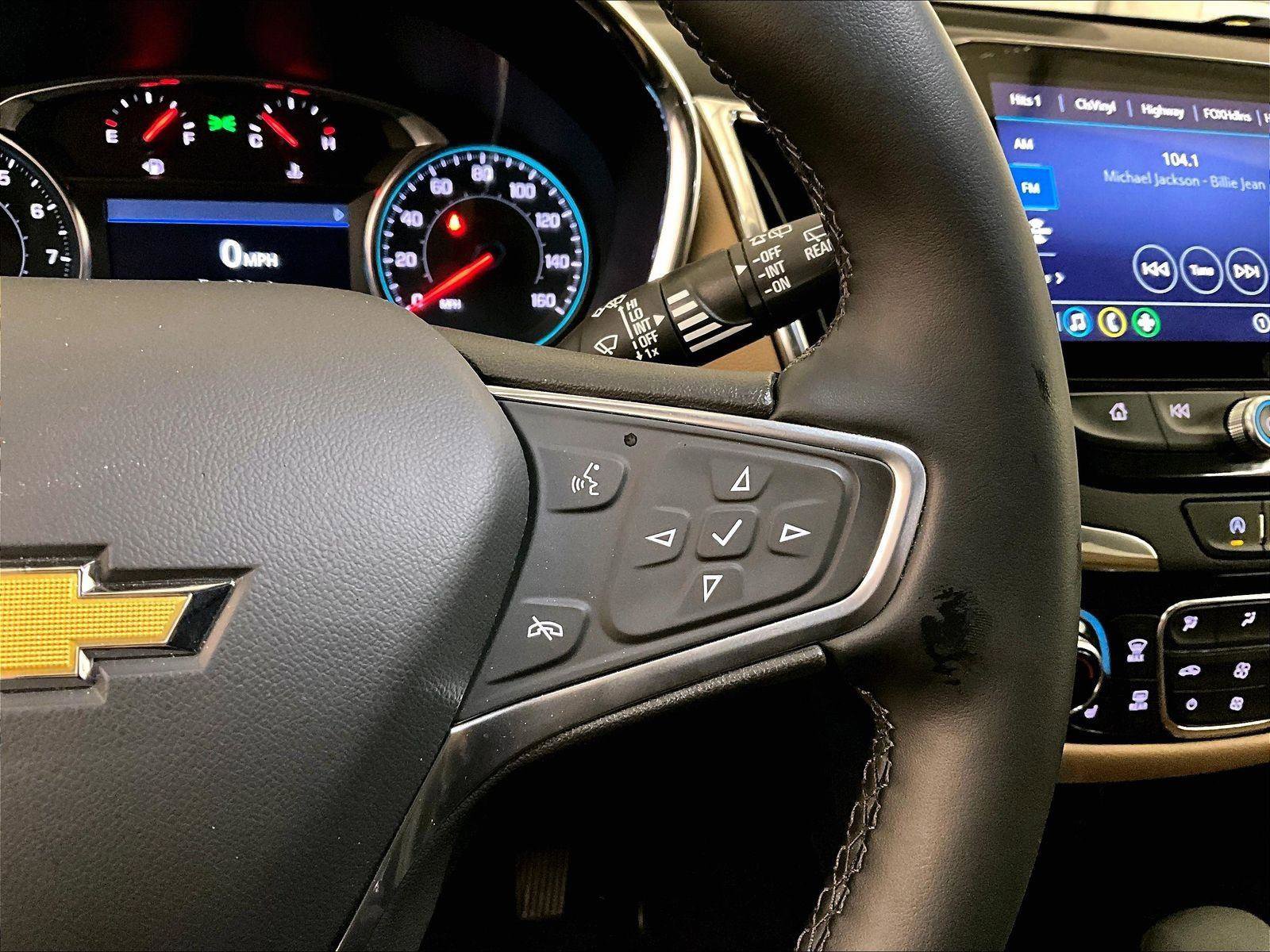 Used 2023 Chevrolet Equinox Premier AWD/4WD image 18