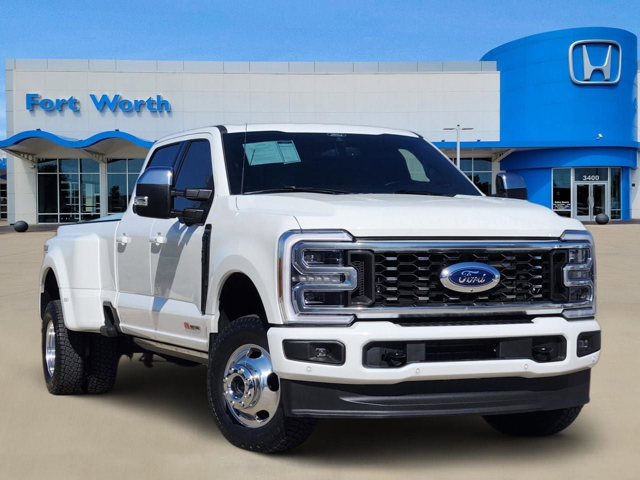Used 2025 Ford F350 Platinum image 1