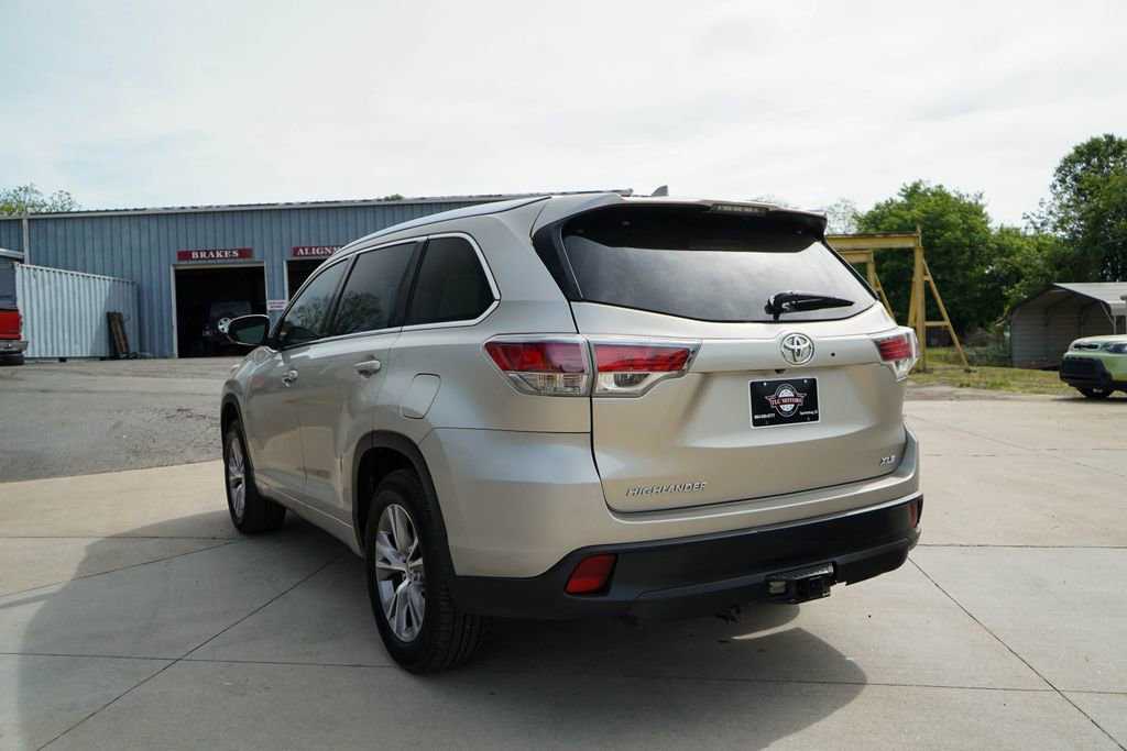 Used 2015 Toyota Highlander XLE image 4