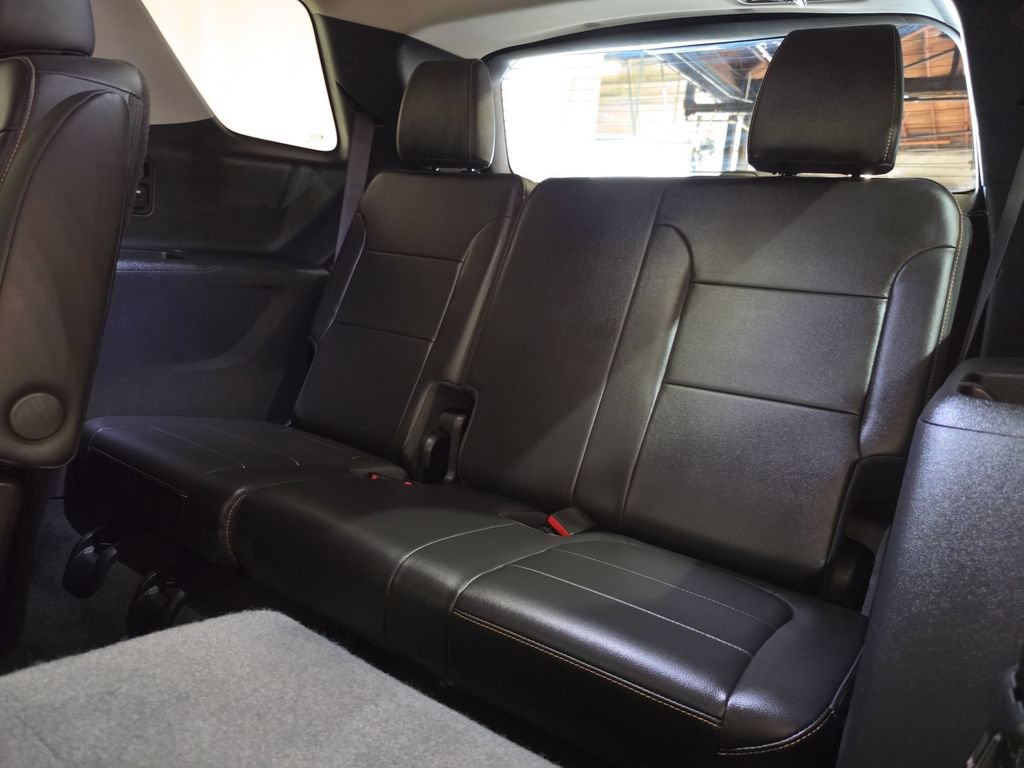 Used 2021 Chevrolet Traverse LT FWD image 24