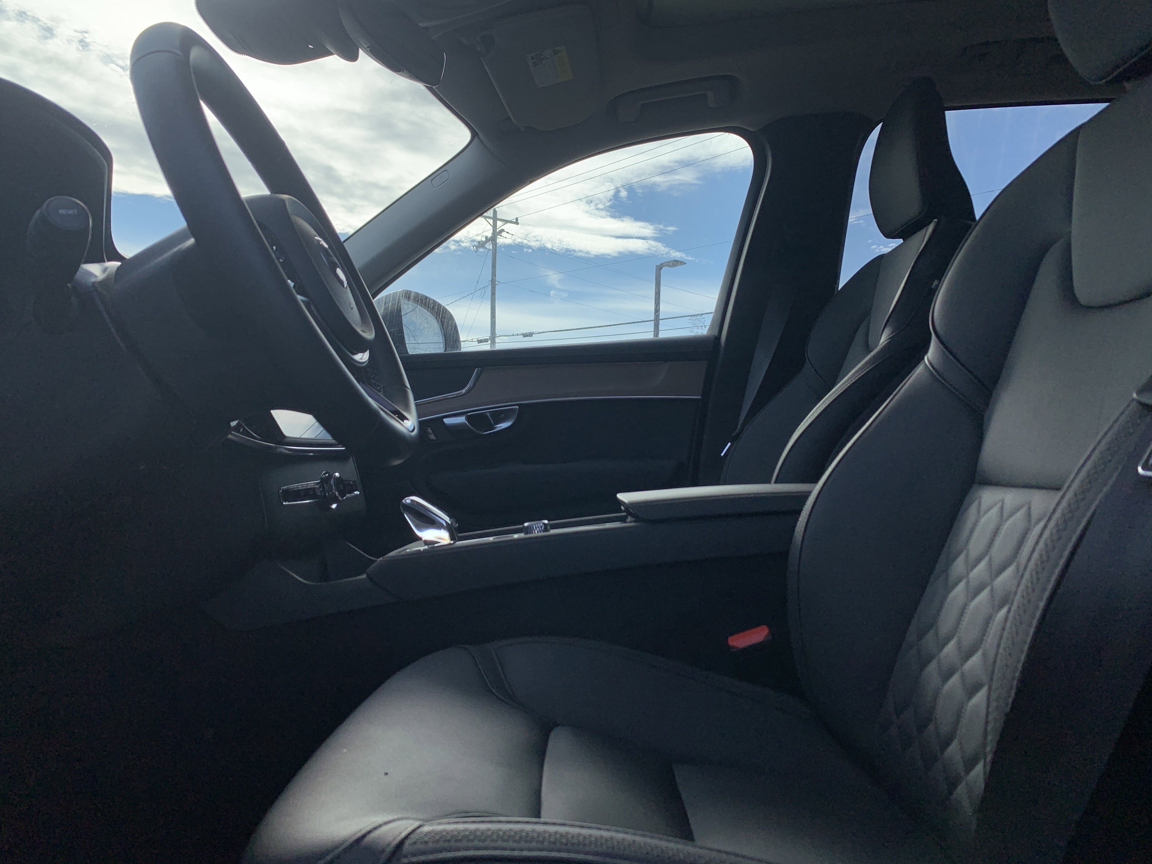 Used 2025 Volvo XC90 B6 Plus image 16