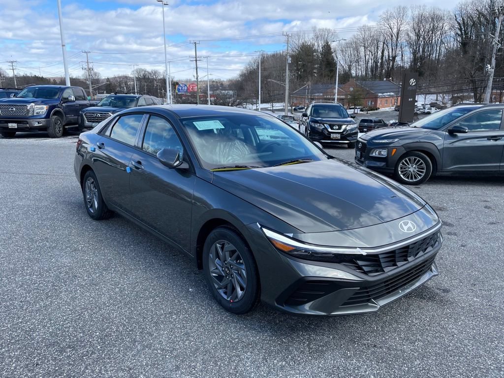 New 2026 Hyundai Elantra Hybrid FWD image 2