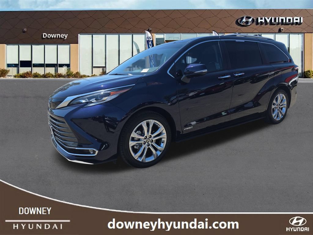 Used 2021 Toyota Sienna Platinum FWD image 1