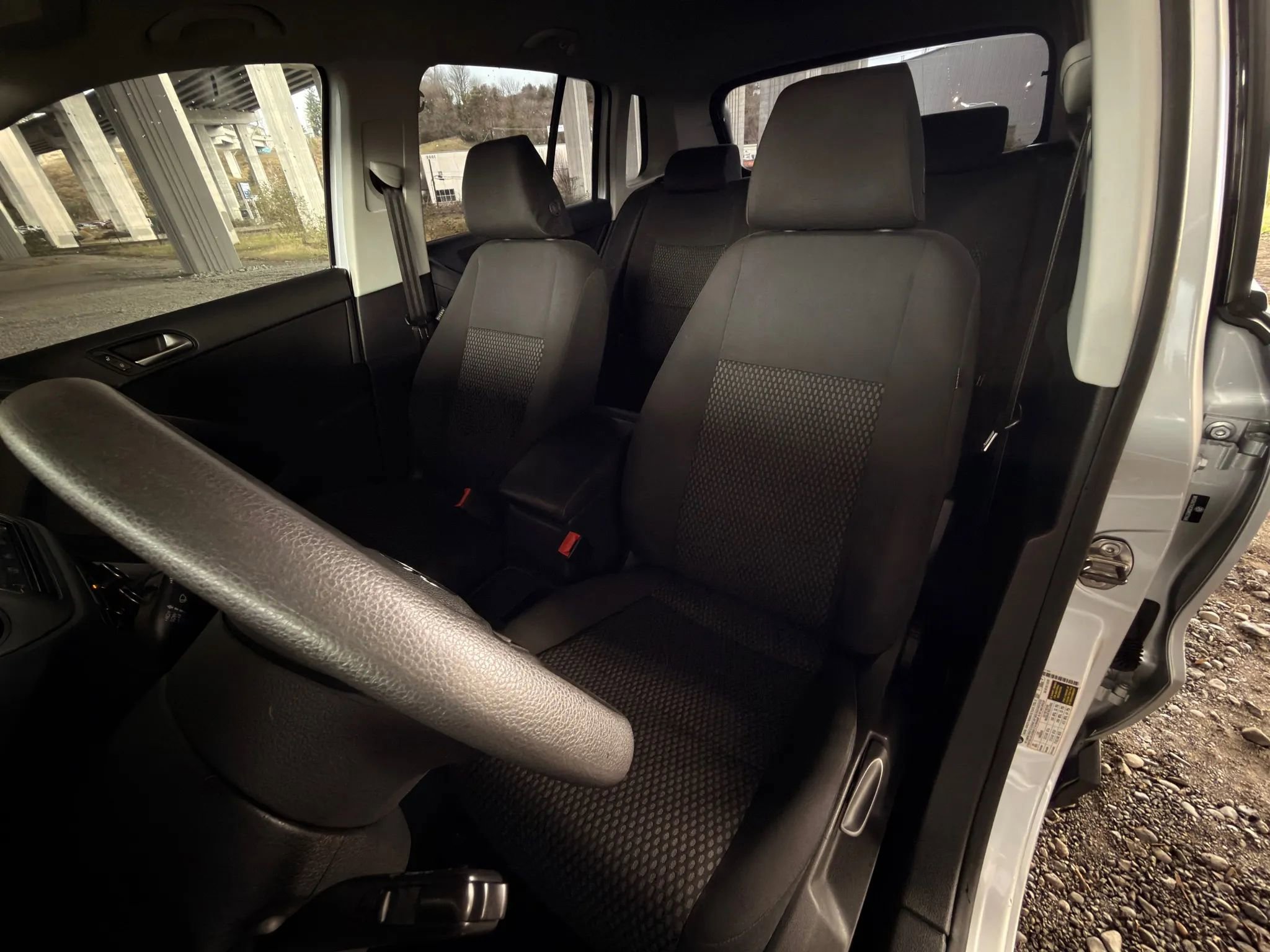 Used 2011 Volkswagen Tiguan S image 21