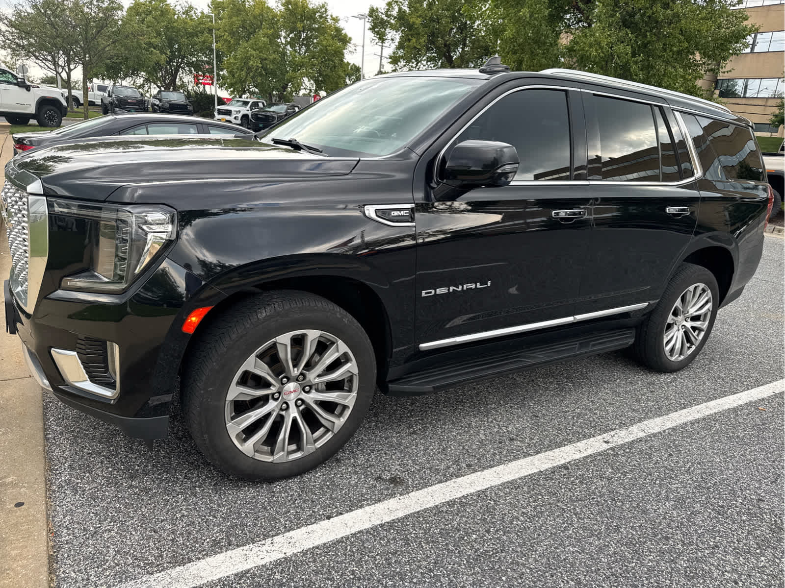 Used 2021 GMC Yukon Denali AWD/4WD image 5