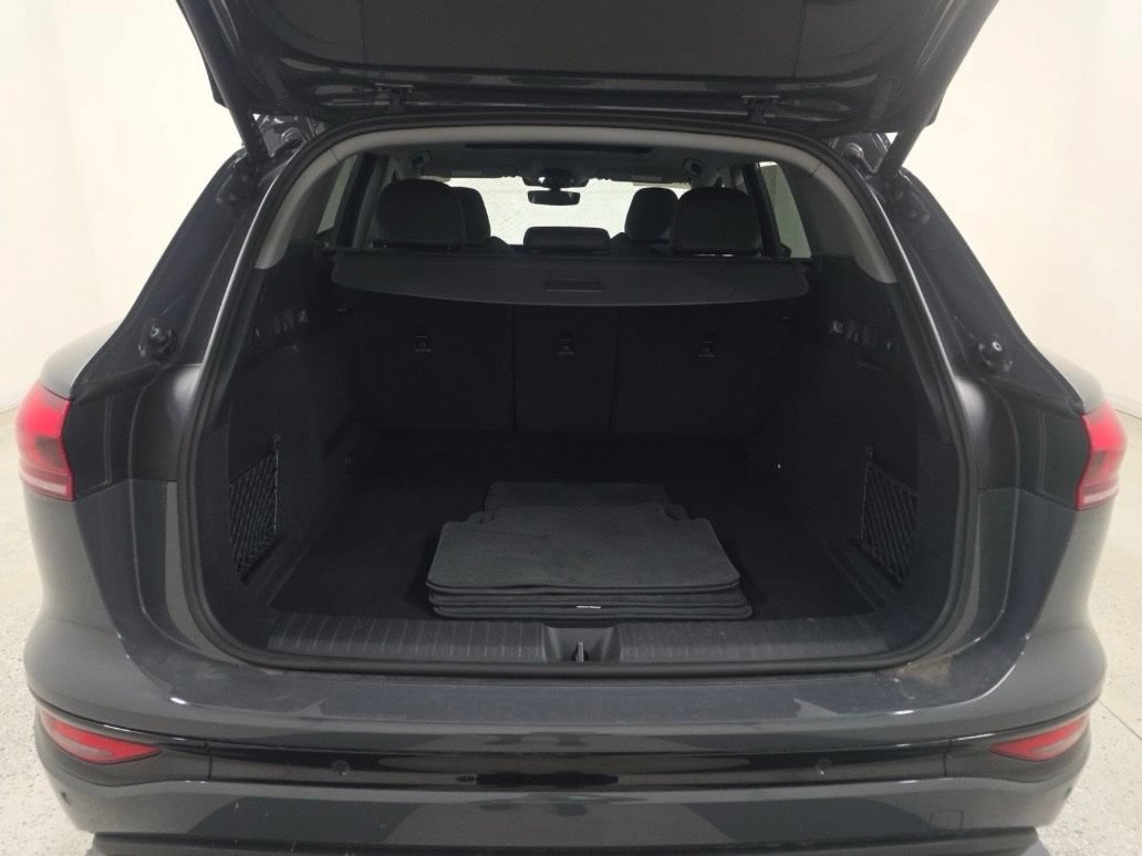 Used 2025 Audi Q6 e-tron Premium Plus w/ Premium Plus AWD/4WD image 6
