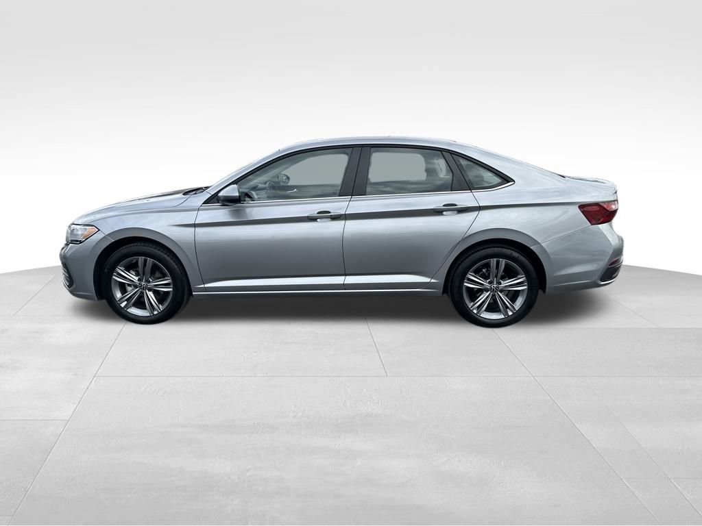 Used 2024 Volkswagen Jetta SE image 4