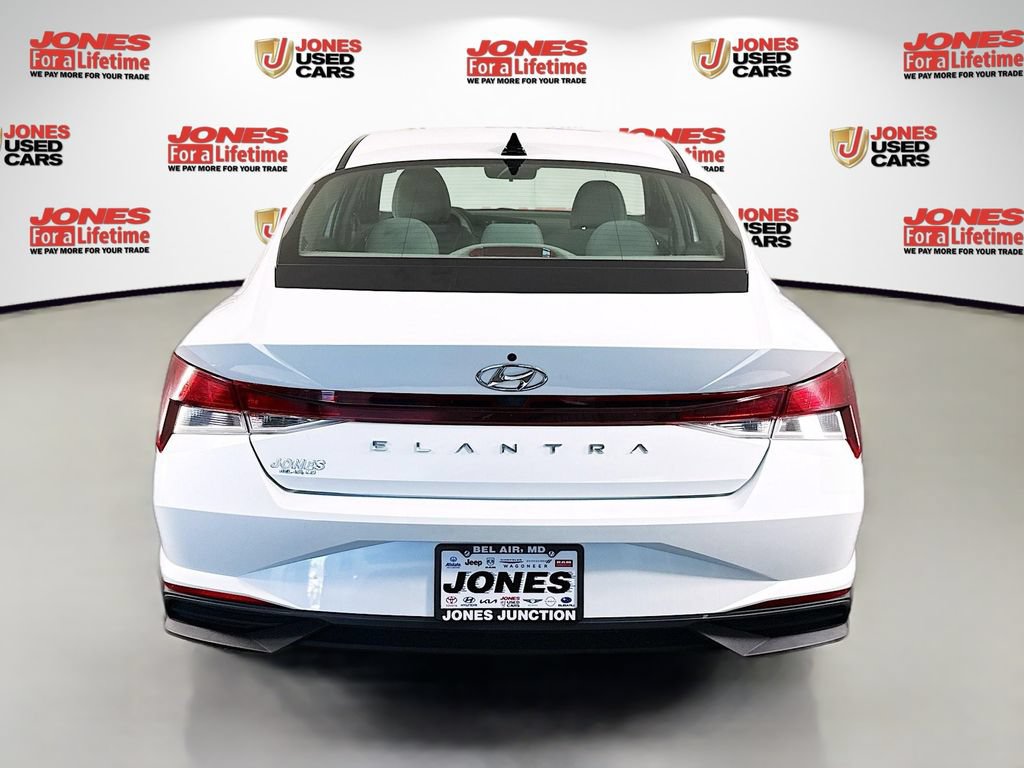 Certified 2022 Hyundai Elantra SE FWD image 14