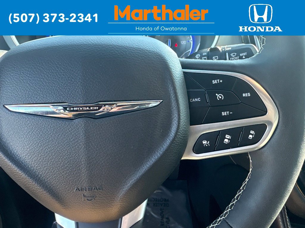 Used 2026 Chrysler Pacifica Limited FWD image 25