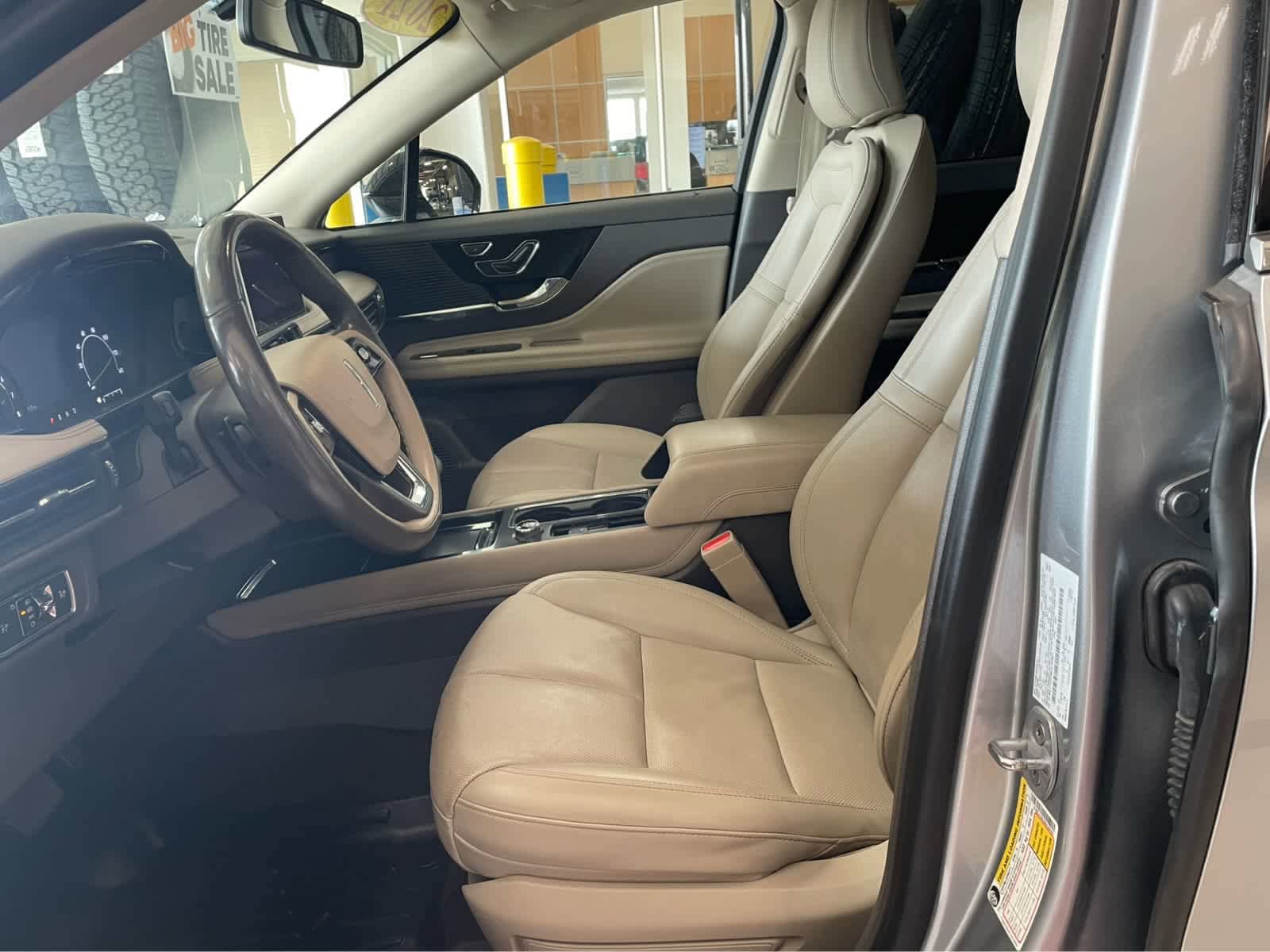 Used 2021 Lincoln Corsair AWD w/ Premium Package image 18