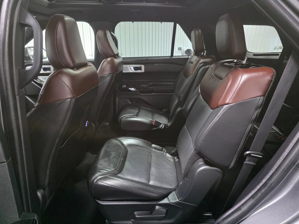 Used 2022 Ford Explorer Platinum w/ Equipment Group 601A AWD/4WD image 10