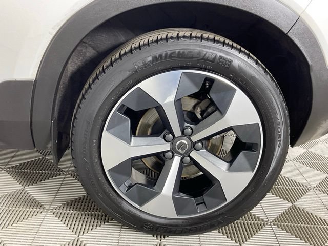 Used 2024 Volvo XC40 B5 Core AWD/4WD image 9