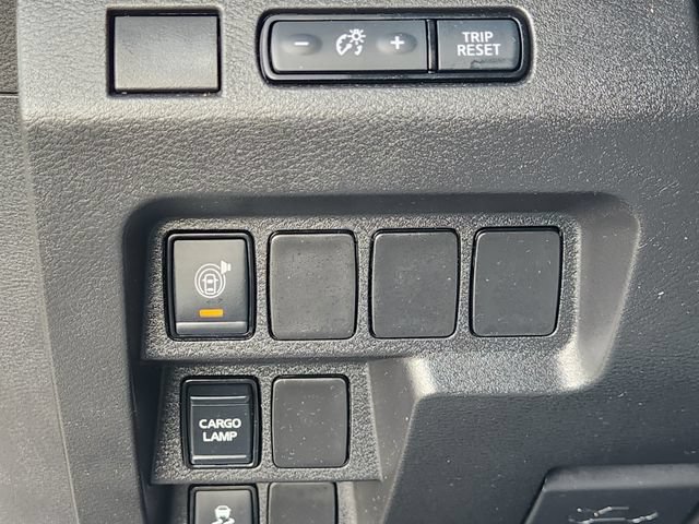 Used 2024 Nissan Frontier SV w/ Technology Package RWD image 21