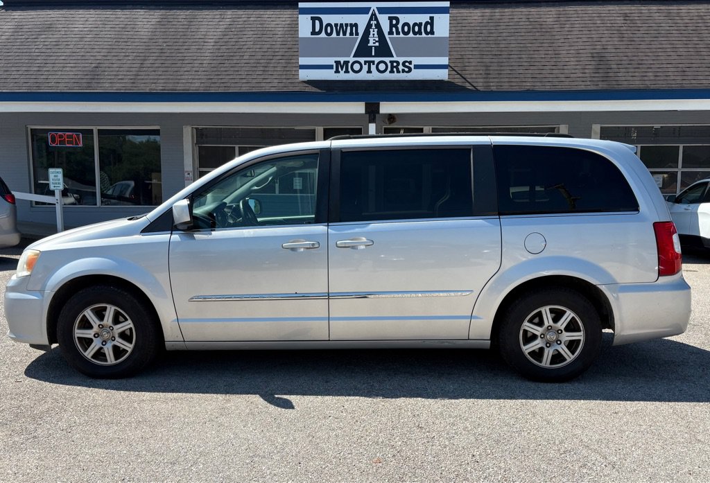 Used 2011 Chrysler Town & Country Touring FWD image 2