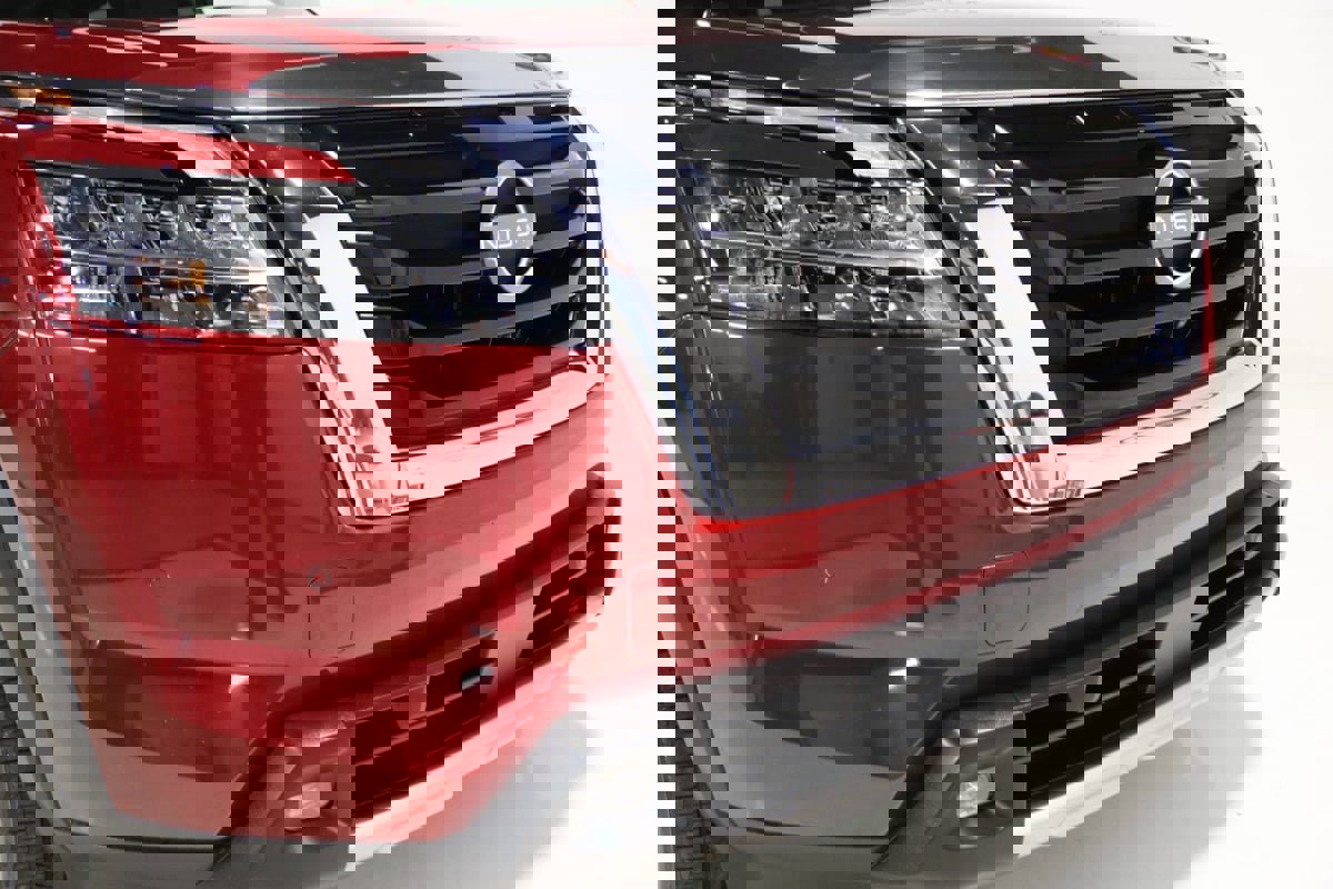 Used 2022 Nissan Pathfinder Platinum w/ Cargo Package image 25