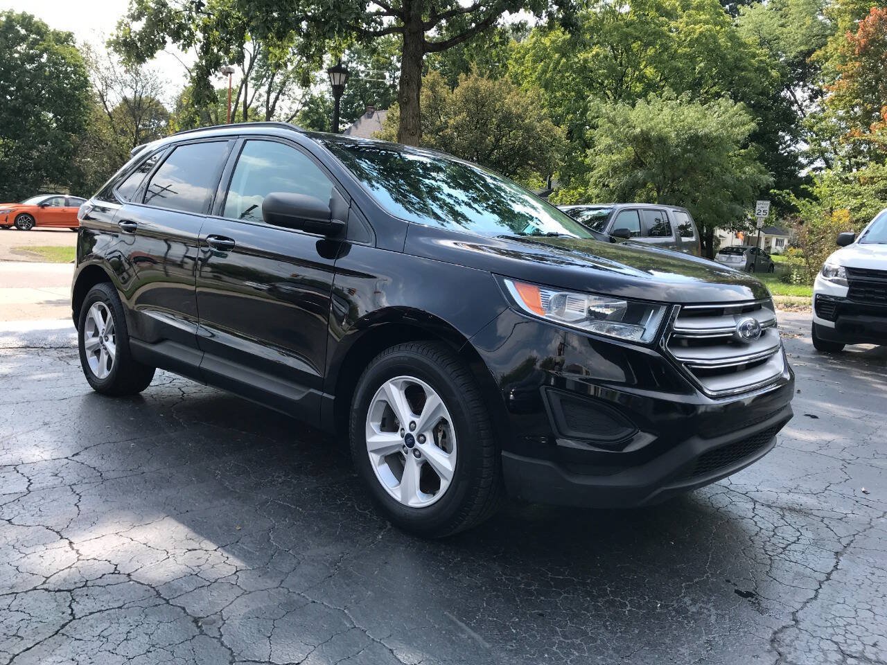 Used 2017 Ford Edge SE AWD/4WD image 2