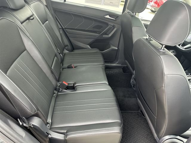 Used 2024 Volkswagen Tiguan SE AWD/4WD image 29